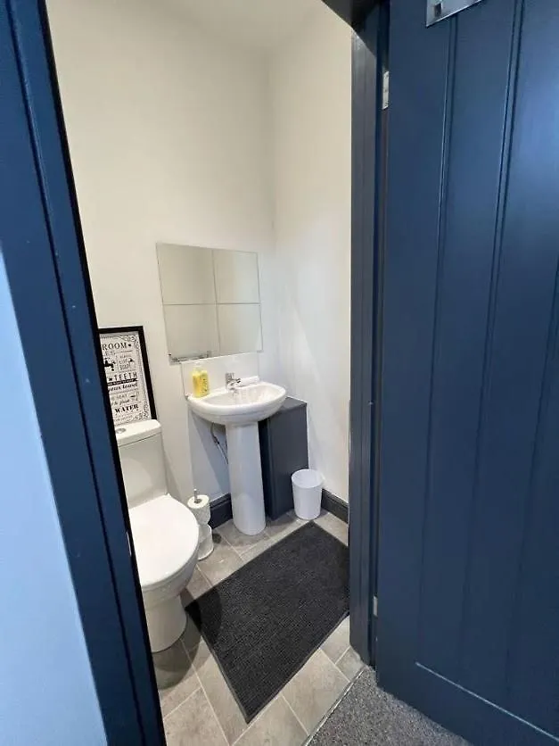 Grove Road Guesthouse, Comfortable, Budget, Friendly Accommodation Wakefield