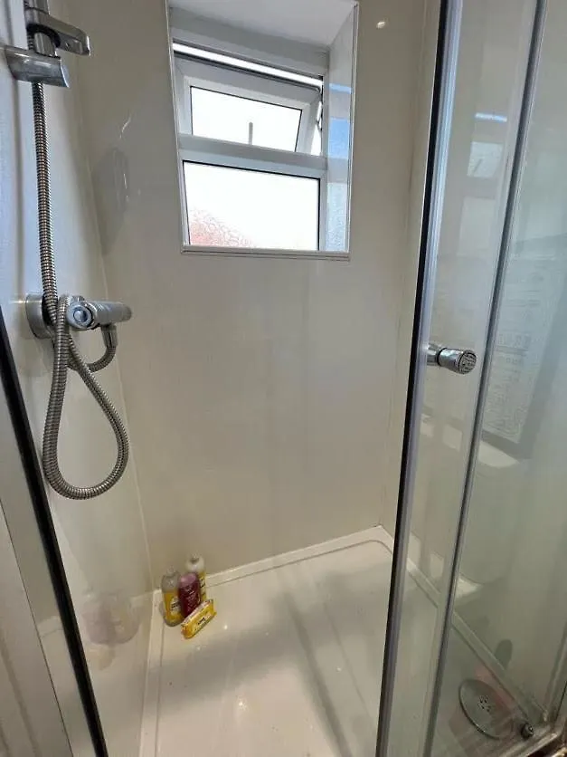 Grove Road Guesthouse, Comfortable, Budget, Friendly Accommodation Wakefield 0*,  Reino Unido