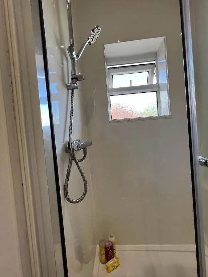 Grove Road Guesthouse, Comfortable, Budget, Friendly Accommodation Wakefield
