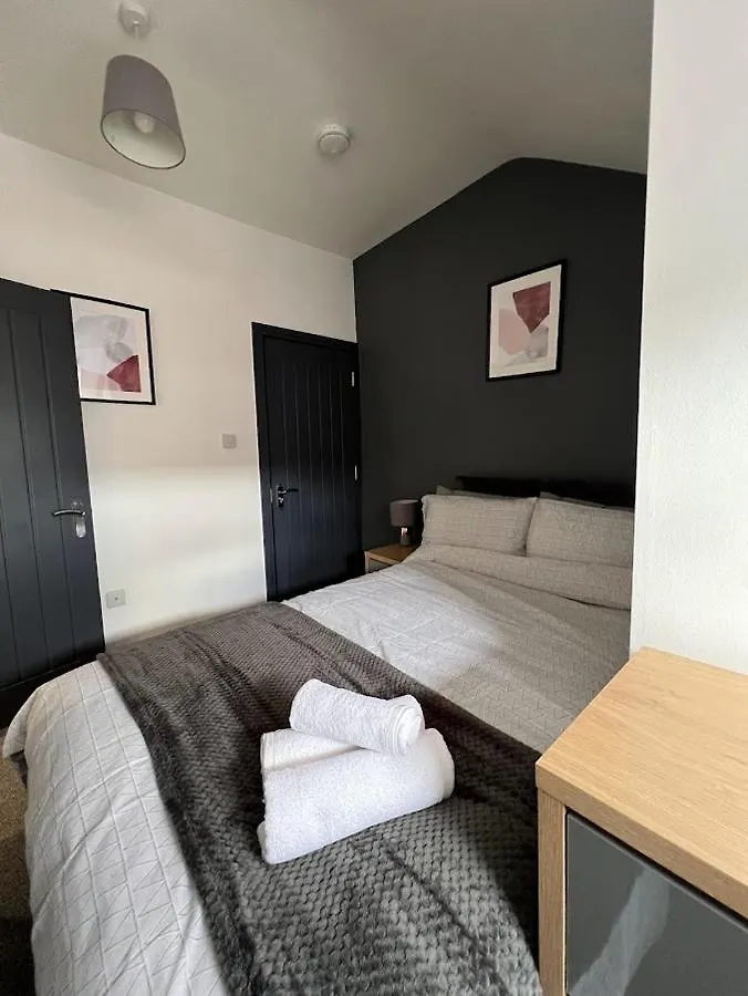 Grove Road Guesthouse, Comfortable, Budget, Friendly Accommodation Wakefield