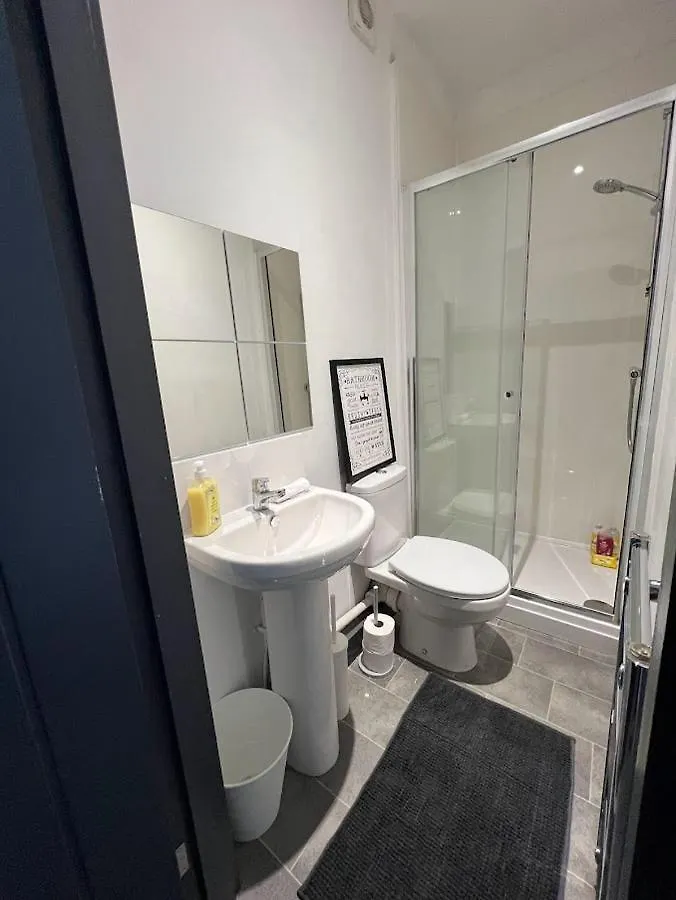 Grove Road Guesthouse, Comfortable, Budget, Friendly Accommodation Wakefield